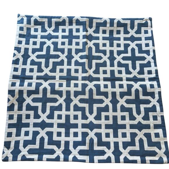 2 Pottery Barn 24" Euro Shams Blue & White Geometric Pattern Zip Closure - Picture 4 of 7